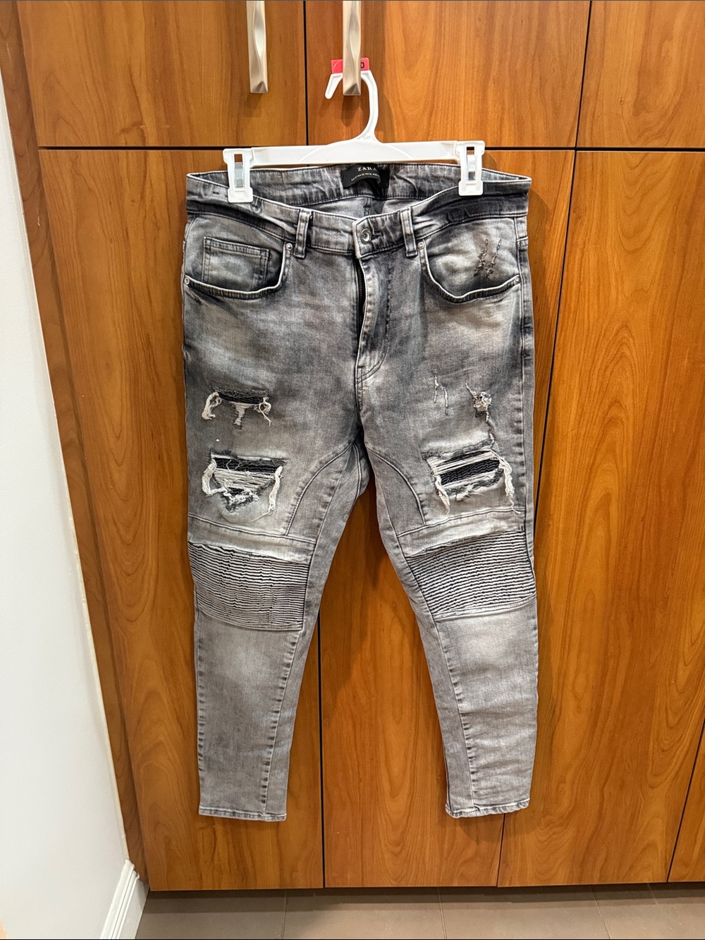 Zara Men's Grey Distressed Skinny Jeans